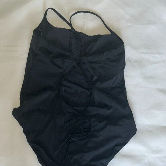 Andie The Fiji One Piece in Black - Picture 5 of 11